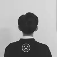 情侣头像男生女生衣服背后都有个哭脸