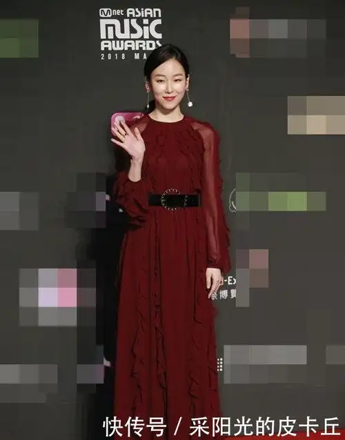 mama红毯再成中国女星主场,古力娜扎仙气飘飘,韩国爱豆小家子气