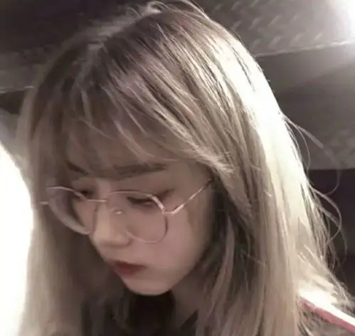 女生头像我带眼镜好看吗视力换来的