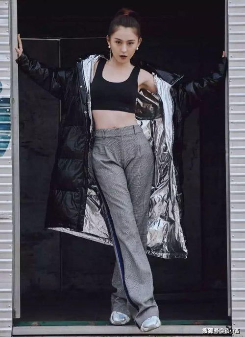 热依扎的身材也太好了吧,脂肪真会挑地方长,生娃后反而更性感了