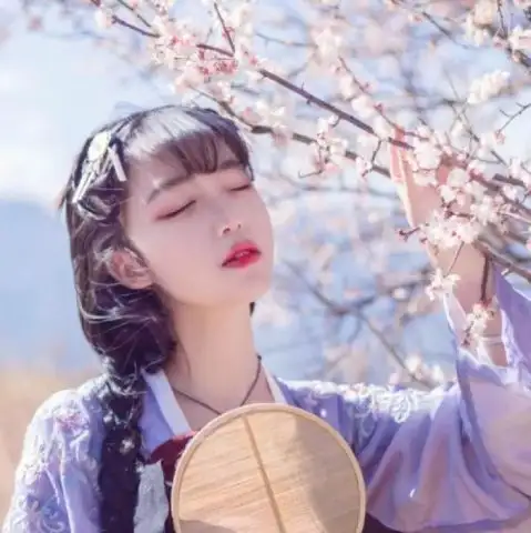 有一个人从校服陪你到婚纱