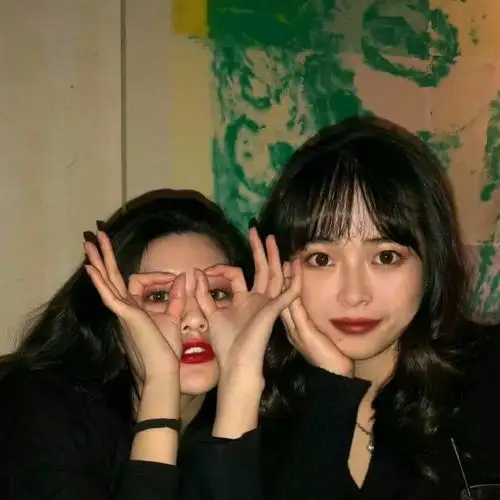 闺蜜头像看了会回忆起以前的快乐时光