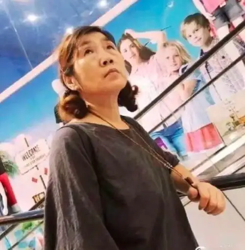 女性身材太好可以有多惊艳网友晒背影杀手图,可爱萝莉竟是大妈