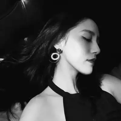 女生头像黑白高冷霸气超拽孤独女生头像