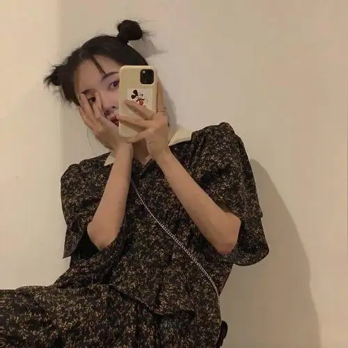 有暗色调不露正脸的女生头像吗