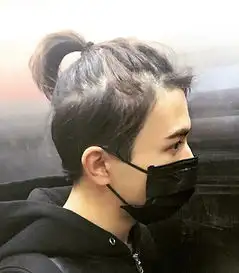 蒙面杀米热扎小马尾露半脸颜值仍逆天