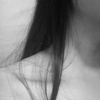 露锁骨的森女女生头像