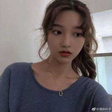 冷酷蓝色系女生微信头像2021新款