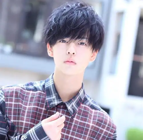 日系男士烫染发型