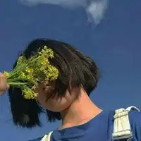蓝天蓝色衣服的女孩子头像