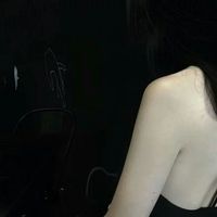 qq头像女生侧脸露锁骨上半身性感女生锁骨侧面头像