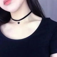 露锁骨的森女女生头像