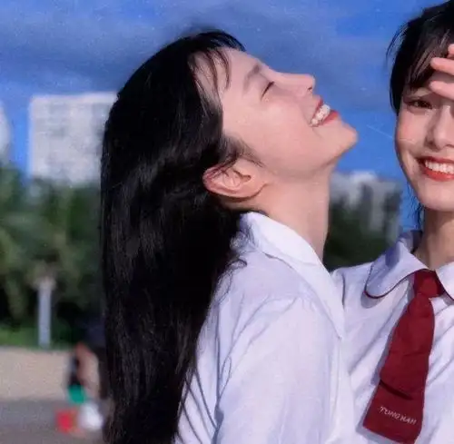 有没有好看的真人闺蜜女头像