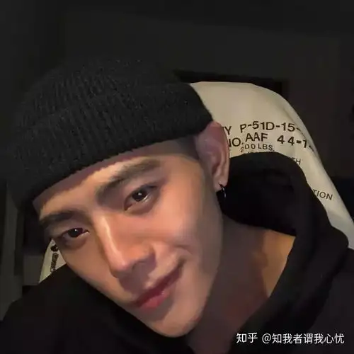 男生冷帽怎么戴才好看