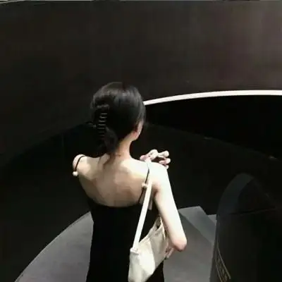 气质高冷女头背影清冷气质女生头像背面图片