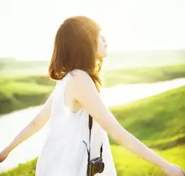 就像这样明目张胆地在阳光下肆意