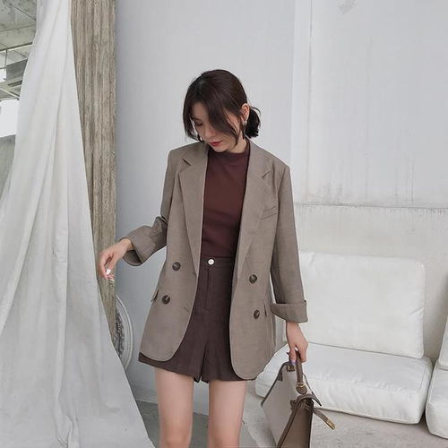关于早秋的色系穿搭,营造温暖和谐优雅少女感
