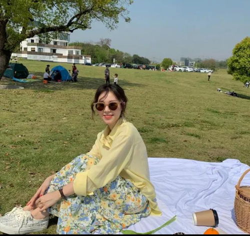 女生约会时,可以试试这3件单品,看着时髦又高级,直男都喜欢