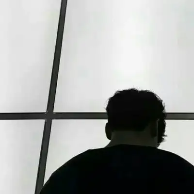 一左一右黑白情侣头像