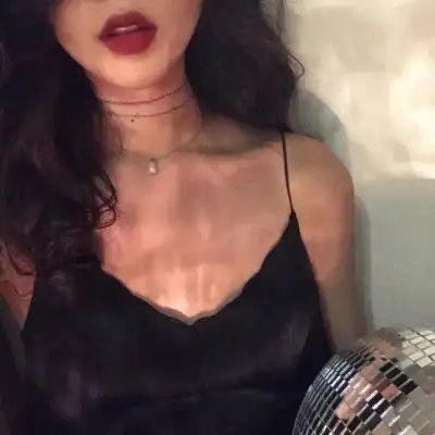 大胸御姐女头冷酷高傲女生霸气胸部图片