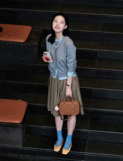 跟着李兰迪学治愈系穿搭,简约气质,通勤女生必备