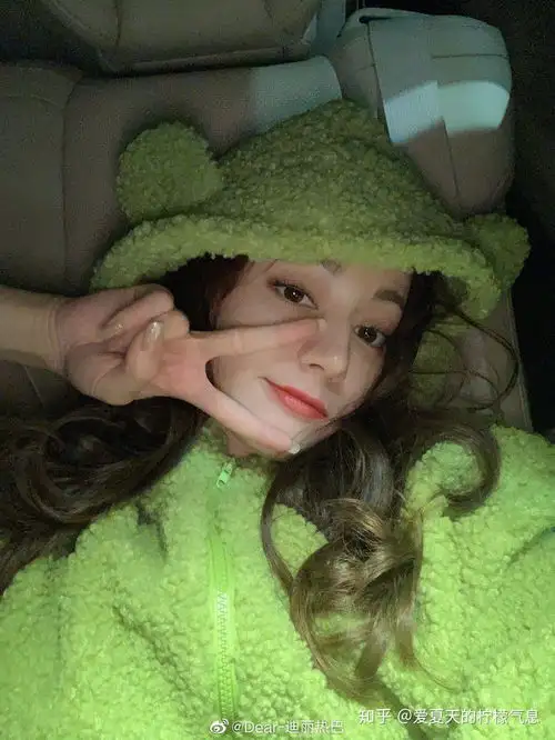 迪丽热巴有哪些适合当头像的照片