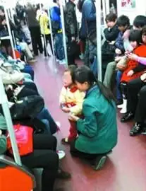 专家称上海街头乞讨儿童多系租借非拐卖组图新闻中心