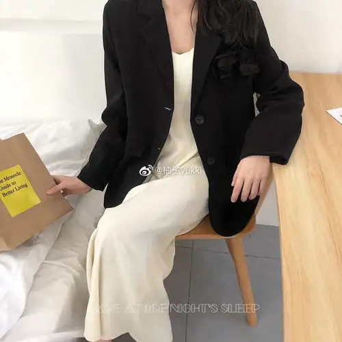 黑白配让你穿出高级感