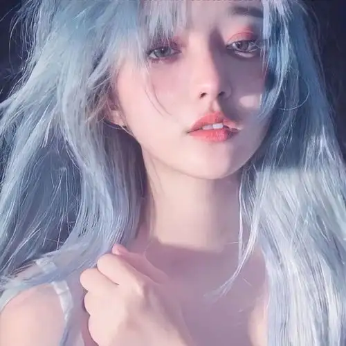 蓝色系温柔女头又是一期不一样的真人头像