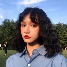 最新卷头发女生头像冷艳气质卷长发女图