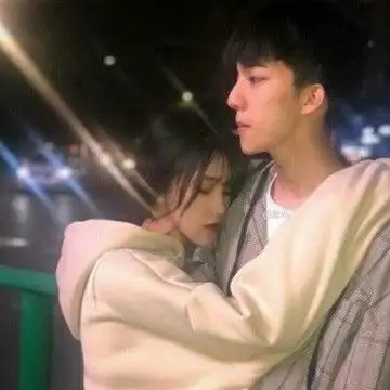 比较亲密的情侣头像双人暧昧情侣组合头像