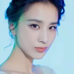 黄圣依穿轻纱裙,36岁重新变身七仙女,配眼角桃花妆美呆了