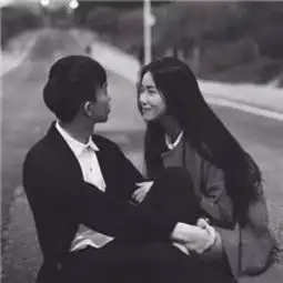 请帮我再弄一个情侣头像,下面的图片是女的,再给我弄个男的,两个必须是情侣头像