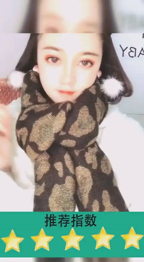 短发妹子可以这样系围巾,超显脸小,变身韩系美少女