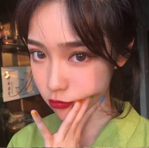 优质女头像前方的风景好,我的意思是别回头