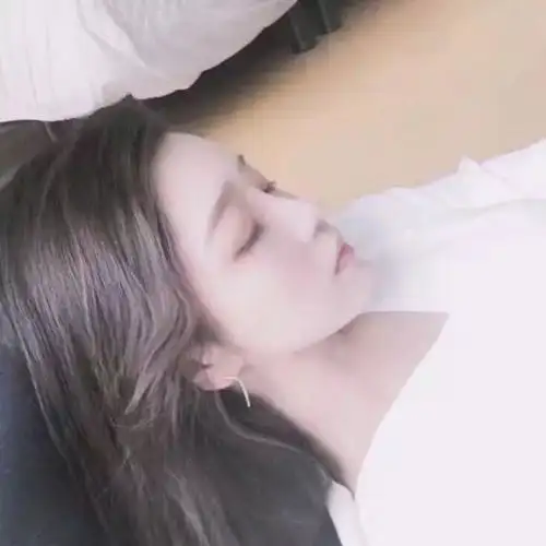 谁有黑色系高冷头像女头
