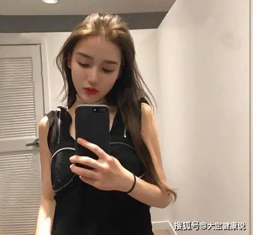 搞笑gif小小年纪就谈恋爱,你给我回家去