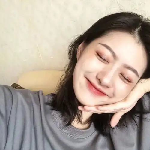 甜甜灿烂的微笑迎接新的一天