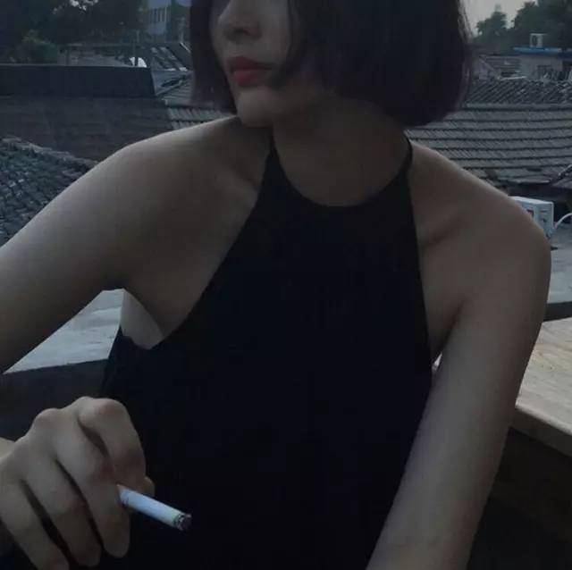 抽烟男女头