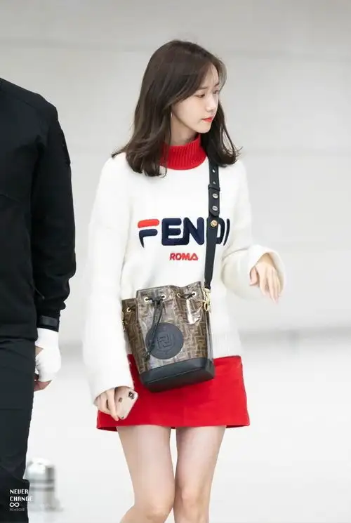 林允儿的韩系穿搭参考,温柔甜美有少女感,给人初恋般的感觉