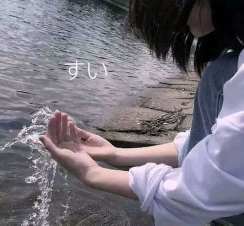 至尊版原宿风头像也许就是在一刹那间,彼此对上了眼