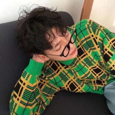 qq头像男生阳光侧脸治愈系积极向上阳光男生头像