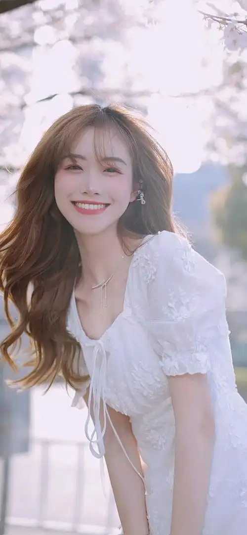长发甜美美女,可爱小甜心元气满满