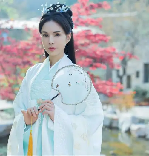 李若彤现身孔庙,穿古装仙气飘飘梦回小龙女,投壶射箭英姿飒爽
