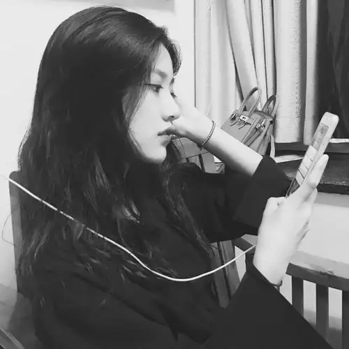 有没有冷淡风的黑色系女生头像