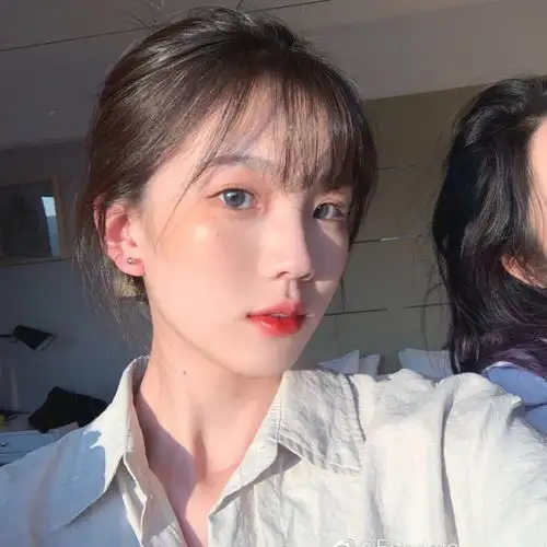 真人闺蜜头像让我有从一而终的憧憬和随时奉陪的热情的人是你